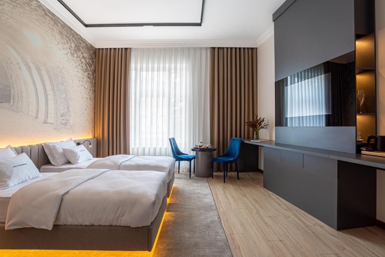 Villa Boutique Hotel Mukacheve Bagian luar foto