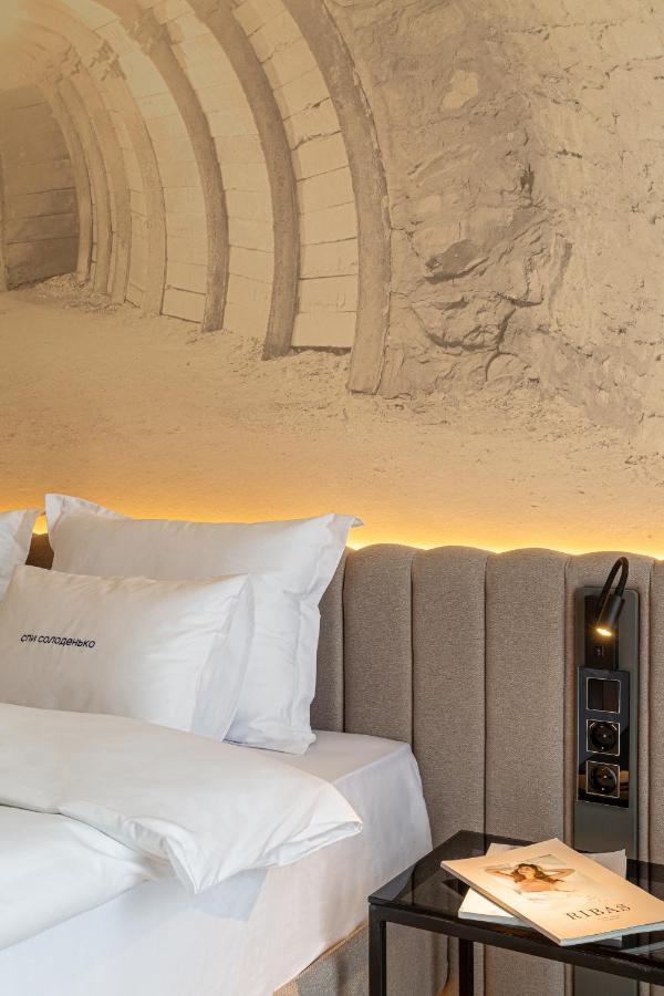 Villa Boutique Hotel Mukacheve Bagian luar foto